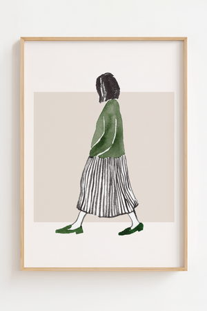 Walking Lady Lagom plakat med minimalistisk illustration af kvinde i grøn bluse og stribet nederdel.