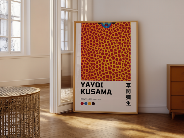 Golden Nets – Yayoi Kusama plakat med gule netlinjer på rød baggrund og blå mund – moderne kunstplakat i Infinity Nets-stil.