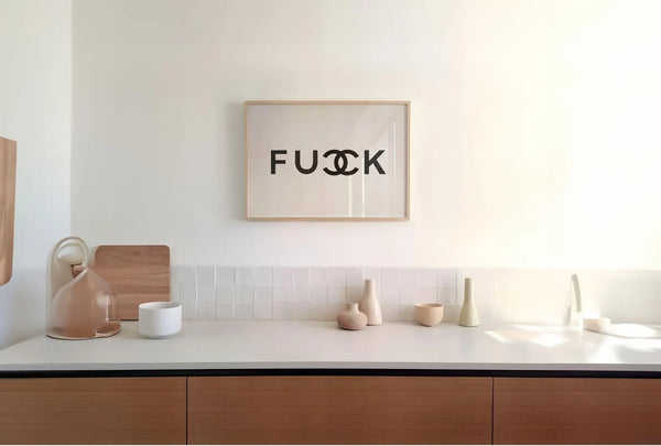 Bold Statement – Fashion plakat i sort/hvid med provokerende og minimalistisk design