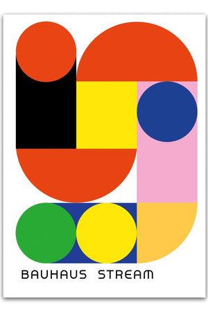 Få et kunstnerisk udtryk med vores "Bauhaus Red Stream" plakat. Denne unikke plakat kombinerer Bauhaus-stil med moderne flair. Tilføj et rødt strejf af stil til dit hjem i dag