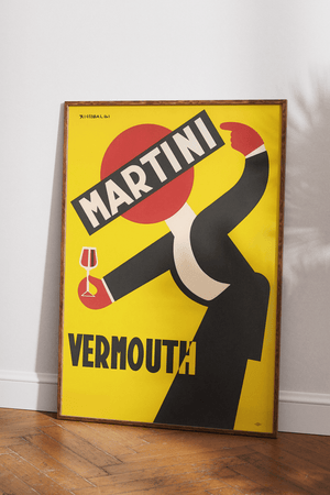 Vintage reklameplakat med Martini Vermouth i gul og sort retro stil