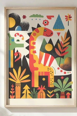 Dinosaur børneplakat med farverige illustrationer af dinosaurer som T-Rex og Triceratops. Perfekt til at skabe en sjov og eventyrlig stemning i børneværelset