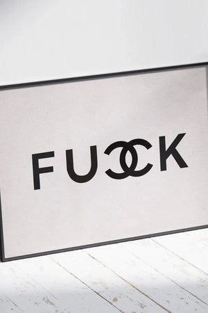 Bold Statement – Fashion plakat i sort/hvid med provokerende og minimalistisk design