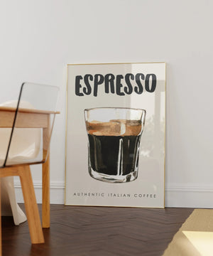 Akvarel espresso plakat med glas kaffe og teksten ‘Authentic Italian Coffee’.
