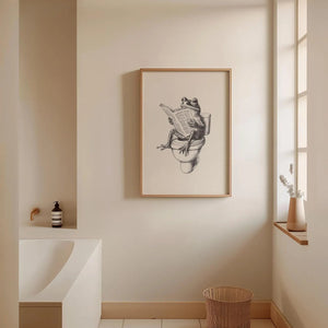 Humor plakat til badeværelset med illustration af en frø, der sidder på toilettet og læser avis i sort-hvid stil.