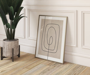 Moderne billedvæg med tre abstrakte line art plakater i beige og sort