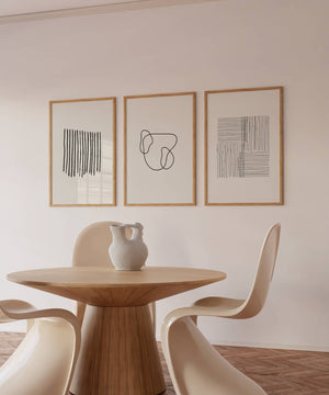 Minimalistisk billedvæg med tre moderne line art plakater i sort og hvid