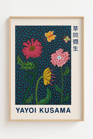 Flowers Boxed plakat af Yayoi Kusama. En farverig og ikonisk kunstplakat med blomster og prikker – perfekt til moderne indretning.

