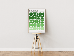 Bauhaus plakat med grønne geometriske cirkler og halvcirkler i et modulært udstillingsdesign inspireret af Bauhaus expo 1923.