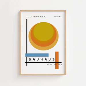 Bauhaus plakat med cirkulære former, grafiske linjer og varme farver inspireret af Bauhaus Ausstellung og modernistisk design.