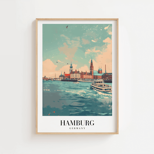 Hamburg Skyline plakat med udsigt over vand, bygninger og både – farverig byplakat fra Tyskland.