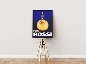 Vintage plakat med blå baggrund, en flaske Rossi aperitif og en glad appelsinfigur – retro reklameplakat med humor og farver.

