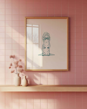 Minimalistisk plakat med sød odder iført håndklæde på neutral baggrund i roligt spa-inspireret udtryk.