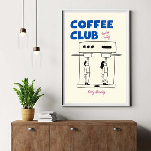 Humoristisk Coffee Club plakat med illustration af kaffemaskine og to personer samt teksten ‘Served Daily’ og ‘Every Morning’.