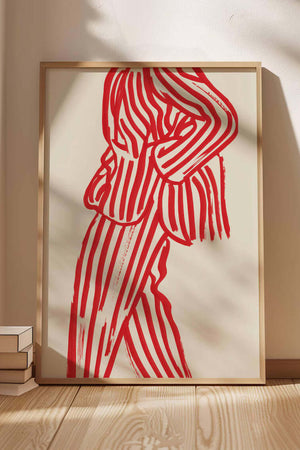 Rød figurplakat med organiske linjer og grafisk balance på lys baggrund i træramme