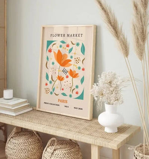 Oplev magien af Amsterdams "Yellow Flower Market" med vores betagende plakat. Dette storslåede kunstværk viser den farverige og livlige blomstermarked i Amsterdam, der fanger byens skønhed og charme. Den gule farvetone spreder glæde og positivitet i ethvert rum. Tag en tur til Amsterdam hver dag med denne fortryllende plakat. Bring Amsterdams blomsterpragt ind i dit hjem. Bestil nu og få solskin ind i din hverdag!