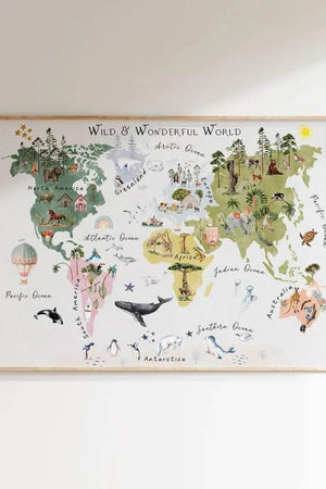 Realistisk verdenskort plakat til børn. Lærerig og detaljeret plakat med kontinenter og lande – perfekt til børneværelse eller skoler.

