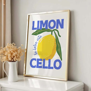Grafisk Limoncello plakat med stor citron og teksten “La Dolce Vita” – italiensk retro plakat med moderne typografi og farver.