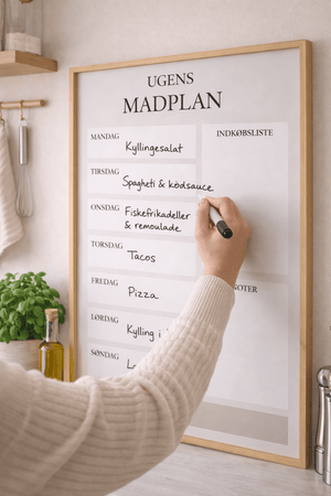 Ugens madplan plakat i beige design med indkøbsliste og noter til køkkenet