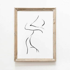 Minimalistisk plakat med sensuel kvindekrop i sort-hvid line art. Skab spa-stemning på badeværelset. Fås fra 99 kr.