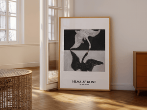 Swan Duality plakat – Hilma af Klint kunstplakat med sort og hvid svanemotiv