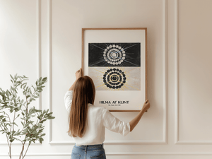 Cosmic Swan plakat – Hilma af Klint abstrakt kunstplakat med symmetriske cirkler og stråler