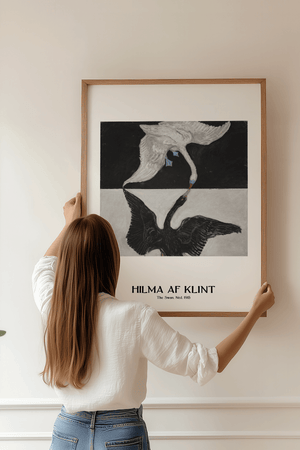Swan Duality plakat – Hilma af Klint kunstplakat med sort og hvid svanemotiv