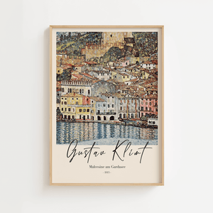 Malcesine ved Gardasøen plakat – Gustav Klimt landskab kunstplakat med italiensk by og sømotiv