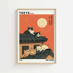 Japansk katte plakat med flere katte på et tag i Tokyo ved solnedgang.