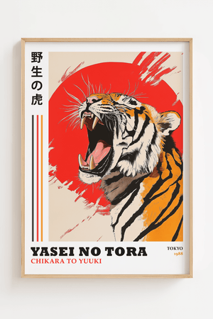 Japansk tiger plakat med brølende tiger foran rød sol i asiatisk kunststil.