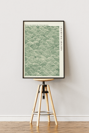 Japansk Seigaiha bølgemønster plakat i grønne nuancer inspireret af traditionel japansk kunst.