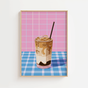 Iced latte plakat med pastel farver og moderne kaffe illustration