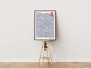Japansk bølgemønster plakat med blå Seigaiha inspirerede bølger i minimalistisk stil.