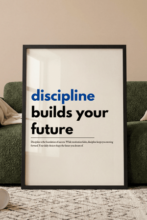 Motiverende plakat med teksten discipline builds your future hvor discipline er fremhævet i blå.