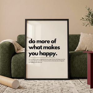 Motiverende plakat med teksten do more of what makes you happy i minimalistisk typografi.