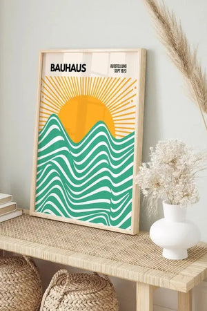  Oplev den ikoniske Bauhaus-stil med vores "Yellow Bauhaus Sunset" plakat. Inspireret af bevægelsens geometriske former og levende farver, tilføjer denne unikke gule plakat en moderne og kunstnerisk touch til dit hjem. Den gule solnedgangsfarve skaber en varm og indbydende atmosfære, der vil få ethvert rum til at stråle. Udforsk den tidløse skønhed af Bauhaus-stilen i dit hjem med vores "Yellow Bauhaus Sunset" plakat. Bestil nu og få en solrig kunstoplevelse i dit hjem!