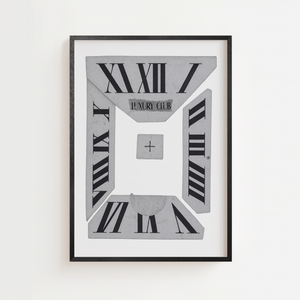 Grafisk plakat med romertal og minimalistisk urdesign i sort hvid
