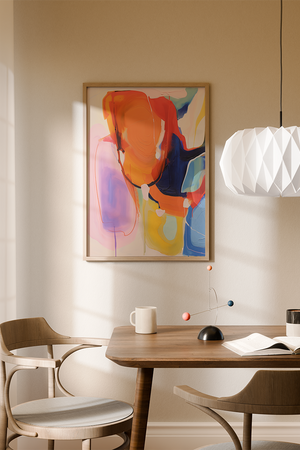 Illustrationsplakat med abstrakte penselstrøg i orange, blå, lilla og gule nuancer, der skaber et dynamisk og moderne kunstmotiv.