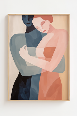 Illustrationsplakat med to stiliserede personer i en tæt omfavnelse, udført i bløde blå og rosa nuancer med et moderne kunstnerisk udtryk.