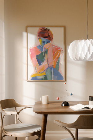Illustrationsplakat med en abstrakt siddende figur udført i livlige penselstrøg med blå, rosa, orange og gule nuancer på en lys baggrund.