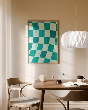 Illustrationsplakat med bølget skakternet mønster i turkise og lyse mintgrønne felter i et moderne grafisk design.