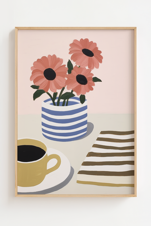 Illustrationsplakat med lyserøde blomster i en blåstribet vase ved siden af en kaffekop og stribet dug.