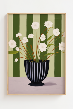 Illustrationsplakat med hvide blomster i sortstribet vase foran grønstribet baggrund.