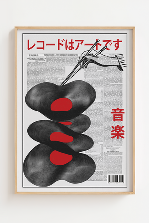 Denne japanske musikplakat kombinerer ikoniske vinylplader med kanji-tekst og en rå avis-æstetik. Den røde typografi og de grafiske former skaber en plakat, der skiller sig ud fra mængden og tilføjer kant og personlighed til ethvert rum.
