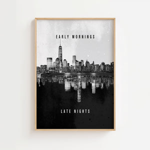 Early Mornings Late Nights plakat med New York skyline og spejlbillede i sort-hvid
