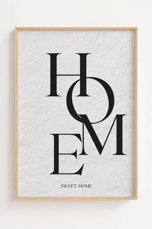 Hjem kært hjem typografiplakat med stablet serifdesign i sort og hvid