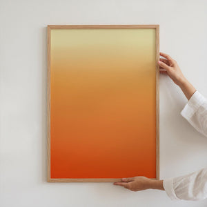 Lys plakat med gul og orange farveovergang i moderne nordisk hjem