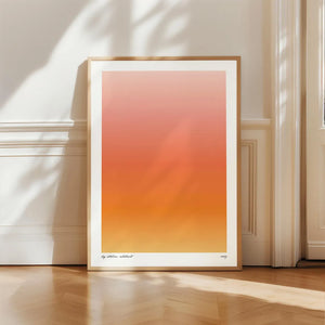 Minimalistisk plakat med orange farveovergange inspireret af solnedgang i moderne indretning
