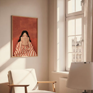 Illustration plakat af kvinde der læser bog – varm rosa og terrakotta baggrund, moderne kunst til væggen