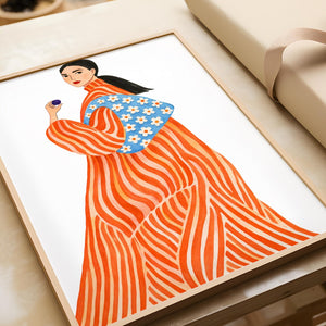 Farverig kvinde illustration plakat – orange stribet kjole med blå blomster taske, moderne fashion kunst